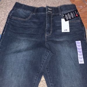 i’m not a skinny jean type of girl